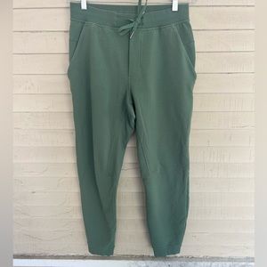Lululemon joggers size medium